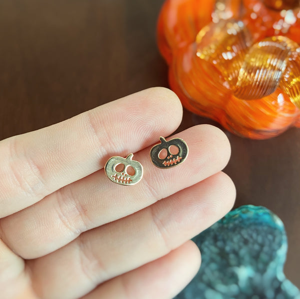 Jack-o-lantern studs